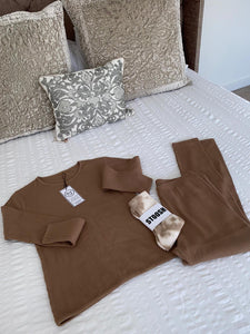 Ladies ribbed lounge set.